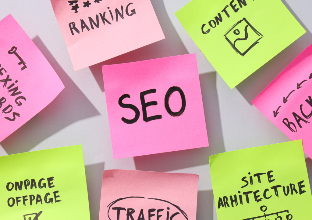 Image d'un post-it ou il y a marqué SEO dessus 