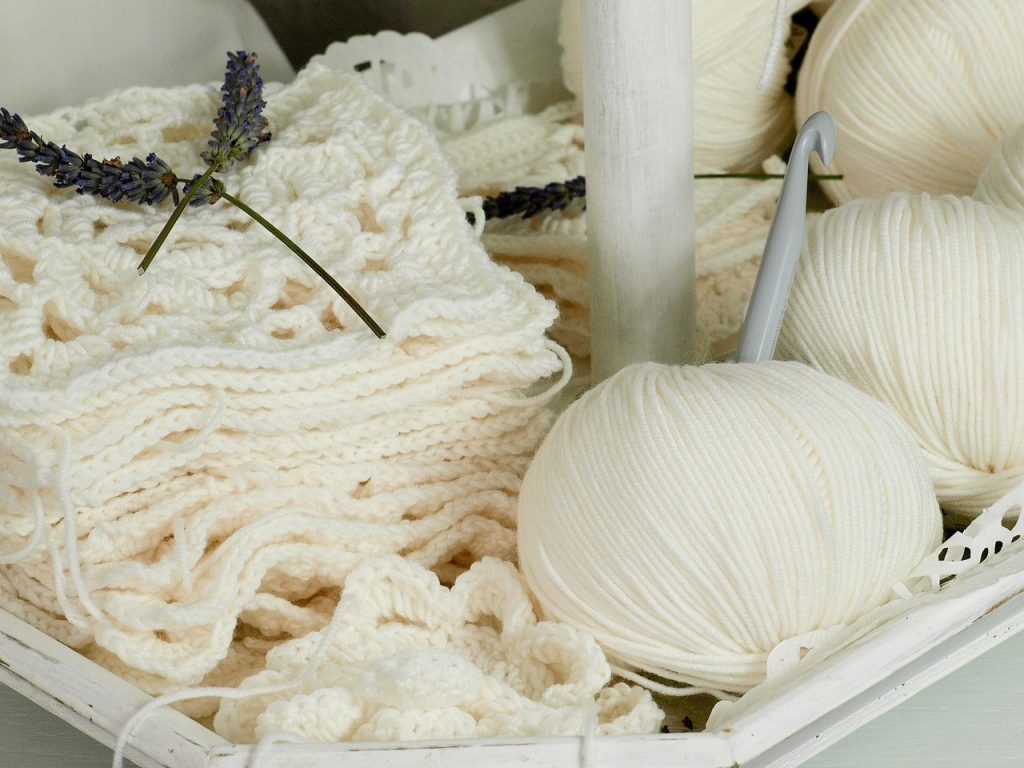des pelotes de laine pour faire du crochet